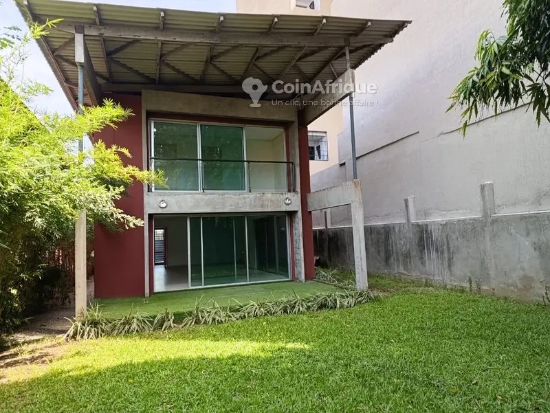 Villa duplex 5 pièces — Angré 8ème tranche