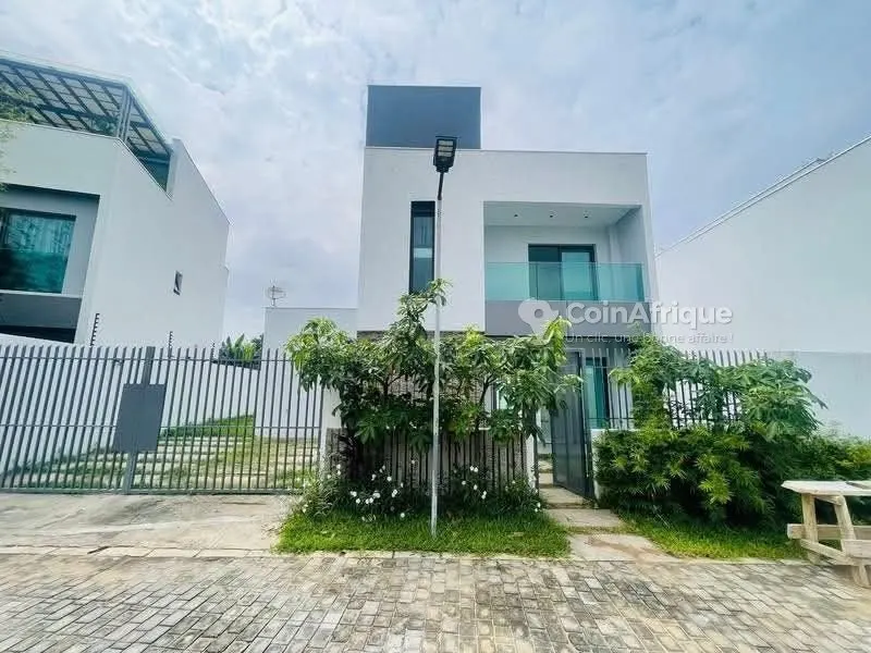 Villa duplex 4 pièces avec piscine — Cocody Riviera Faya