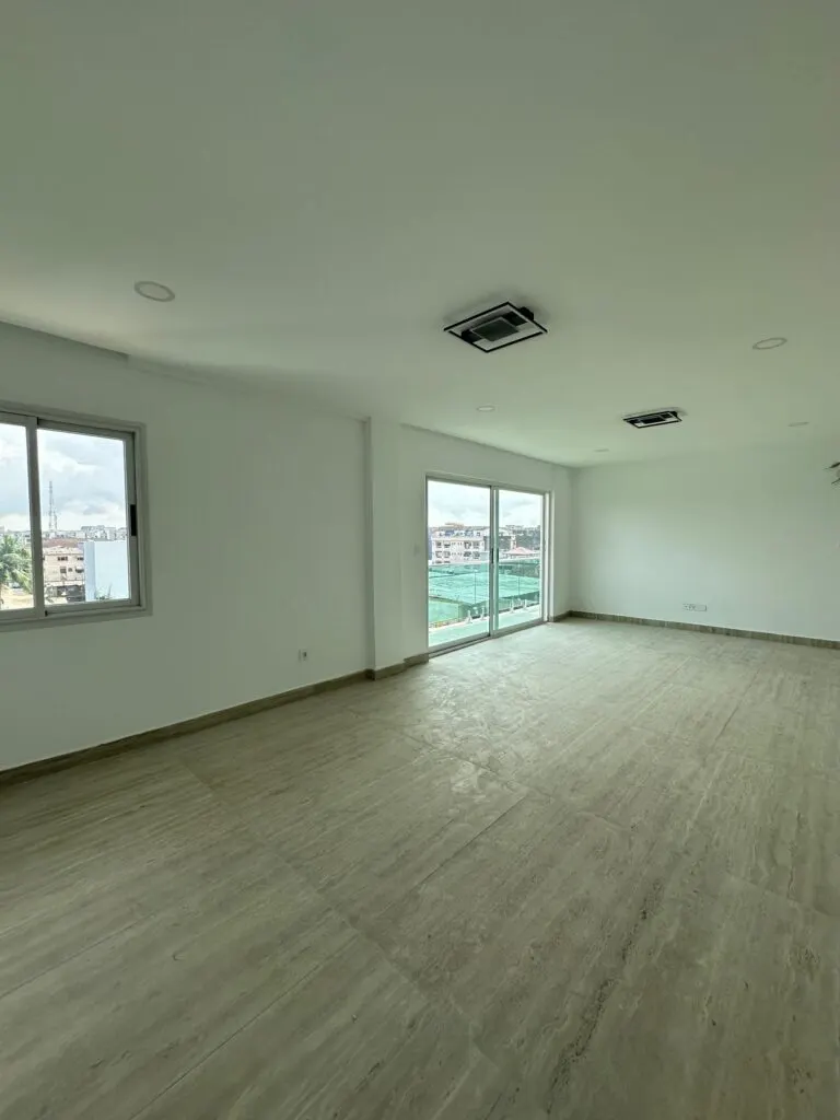 Appartement 4 pièces 3 chambres — Cocody Riviera Faya