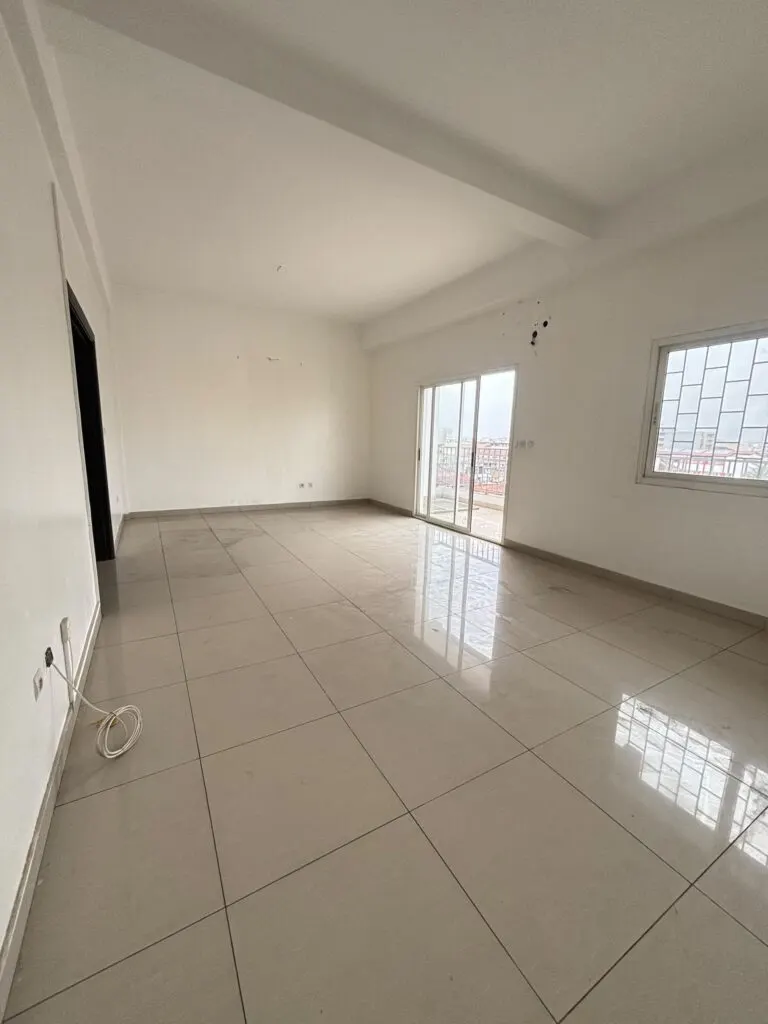 Appartement 4 pièces 3 chambres — Cocody Angré 8e Tranche