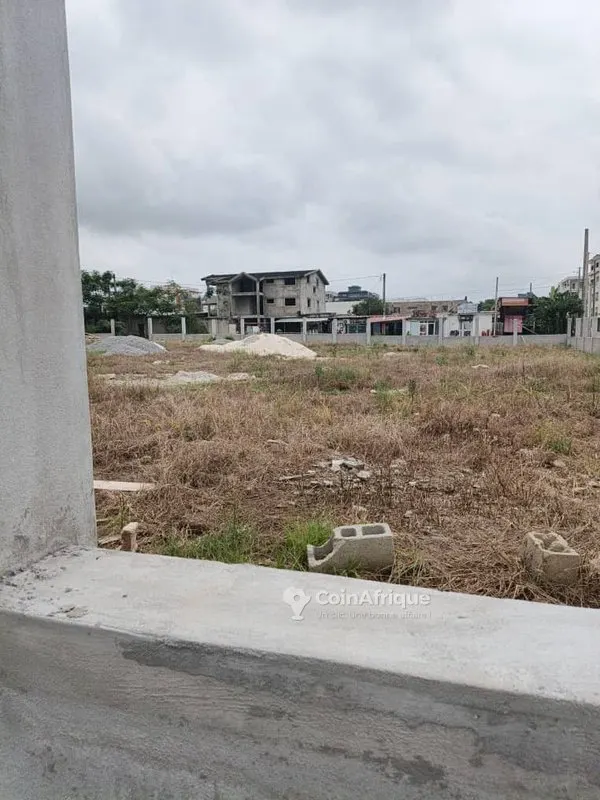 Terrain 1000 m² avec ACD — Cocody Riviera M'Badon