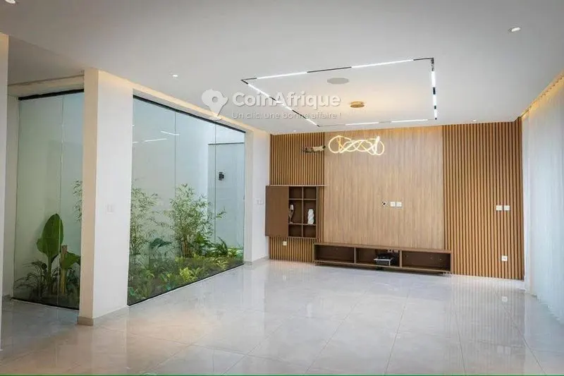 Villa duplex 7 pièces avec piscine — Cocody Faya