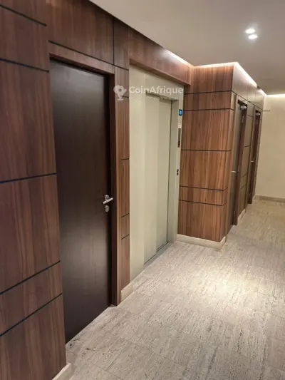 Appartement 3 pièces haut standing avec ascenseur — Plateau