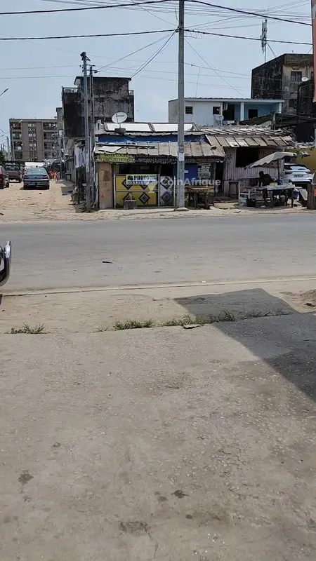 Terrain commercial 192 m² — Koumassi Pharmacie Fanny