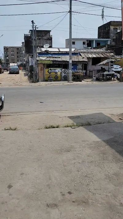 Terrain commercial 192 m² — Koumassi Pharmacie Fanny