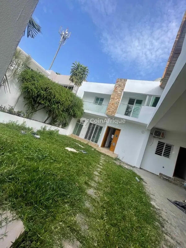 Villa duplex 6 pièces avec garage — Riviera Bonoumin