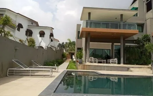 Triplex 17 pièces avec sous-sol — Deux Plateaux Vallon