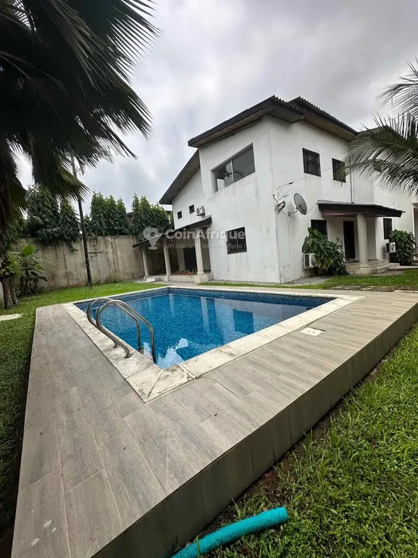 Villa 6 pièces avec piscine et jardin — Cocody Riviera Golf