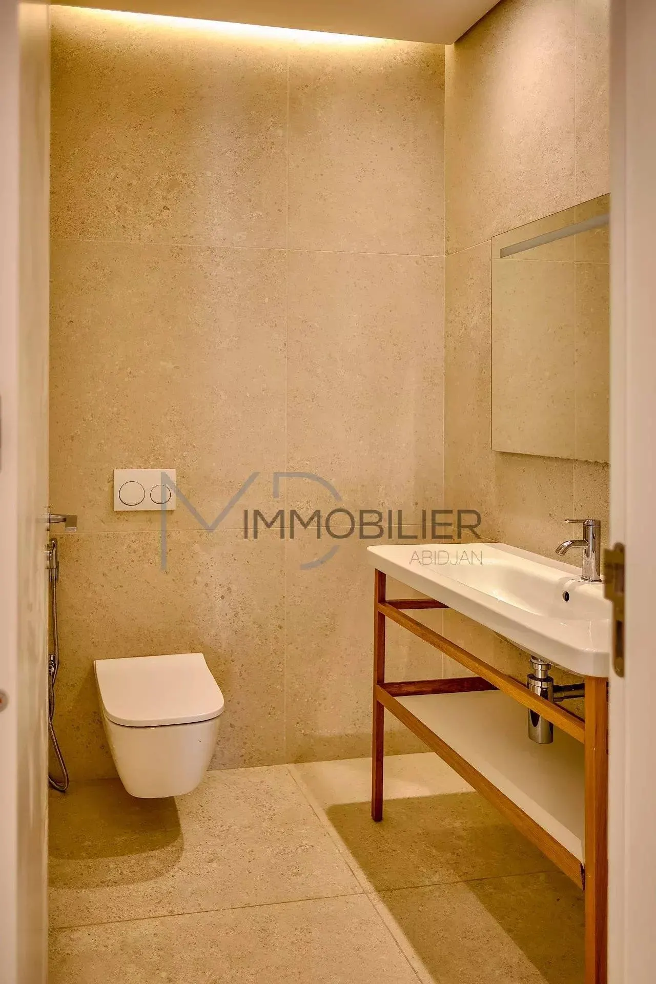 Appartement 4 pièces rez-de-jardin — Riviera Golf Cocody