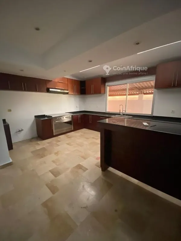 Villa basse 3 chambres, quartier calme — Bietry