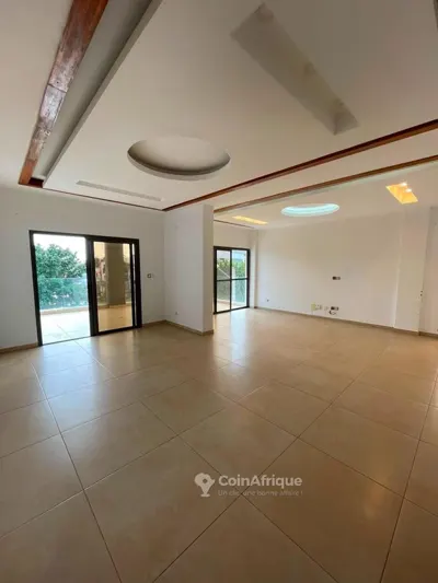 Appartement 3 pièces de standing — Cocody Riviera M'badon