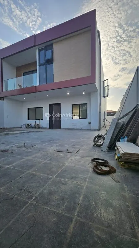 Villa duplex 5 pièces avec garage — Cocody Angré