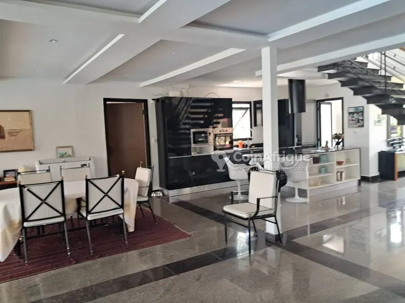 Villa duplex 8 pièces avec piscine — Cocody Riviera Golf 1