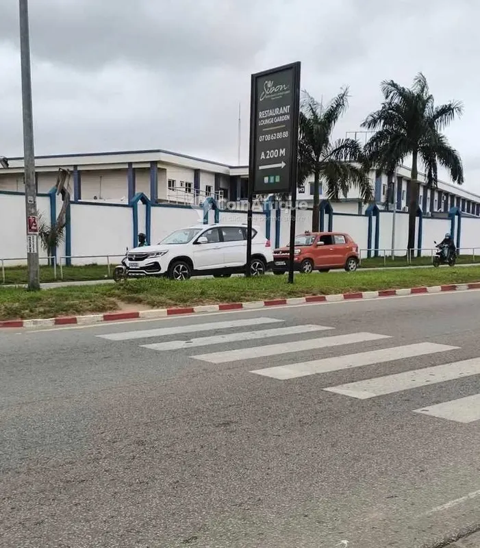 Terrain 500 m² — Cocody Angré