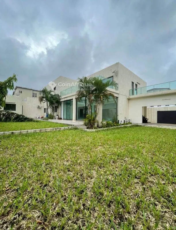 Villa duplex 6 pièces avec jardin et garage — Cocody Riviera 4 M'badon