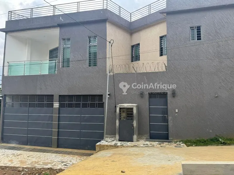 Villa duplex 6 pièces neuve — Cocody Angré