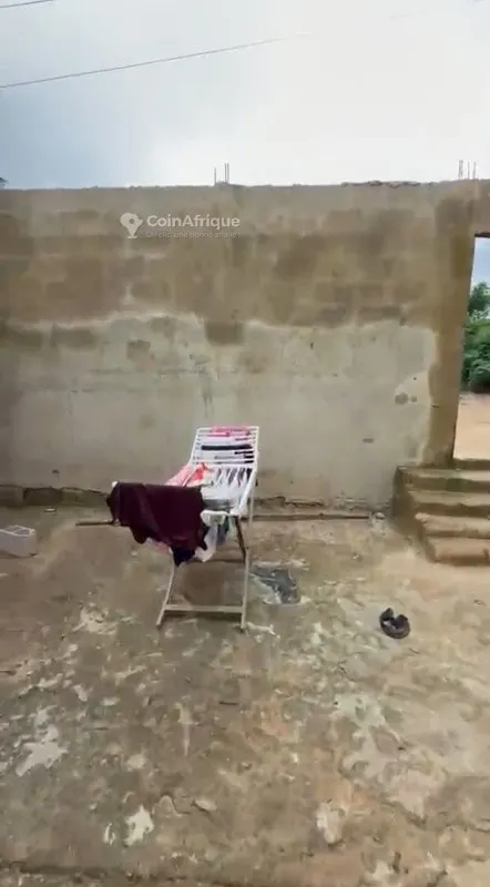 Immeuble 9 appartements + 2 magasins avec revenus — Bingerville Adjamé
