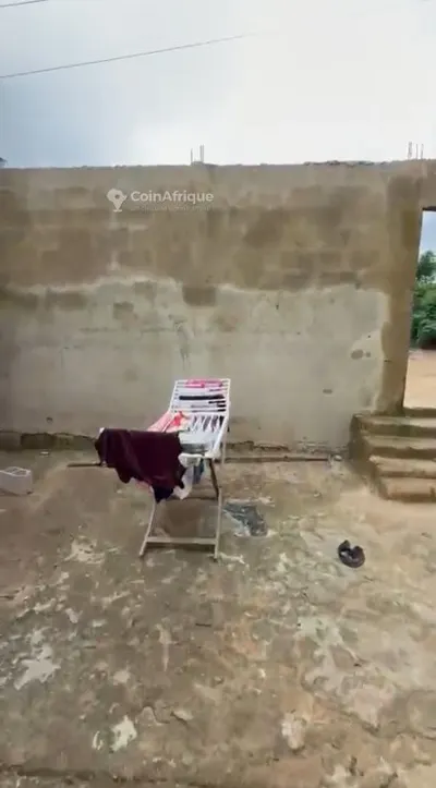 Immeuble 9 appartements + 2 magasins avec revenus — Bingerville Adjamé