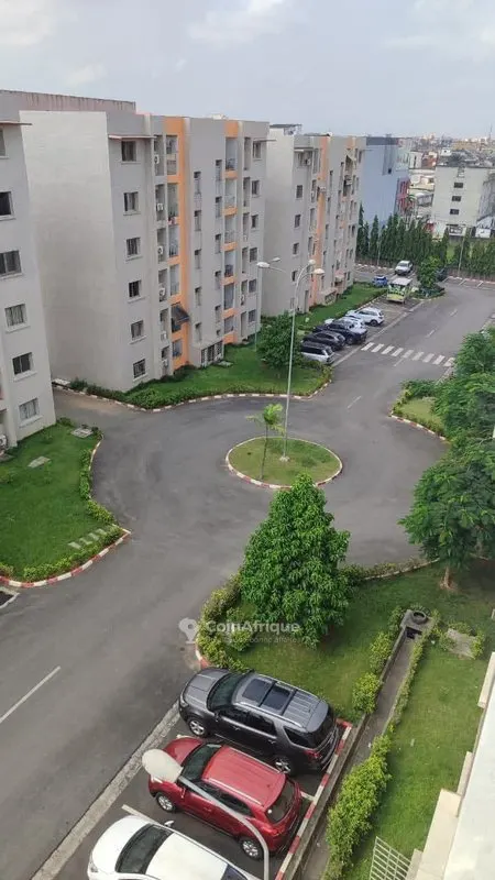 Appartement 3 pièces avec balcon — Angré 8e tranche