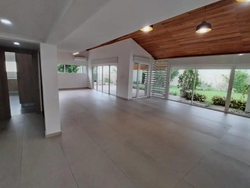 Villa basse F7 avec piscine — Cocody Riviera III