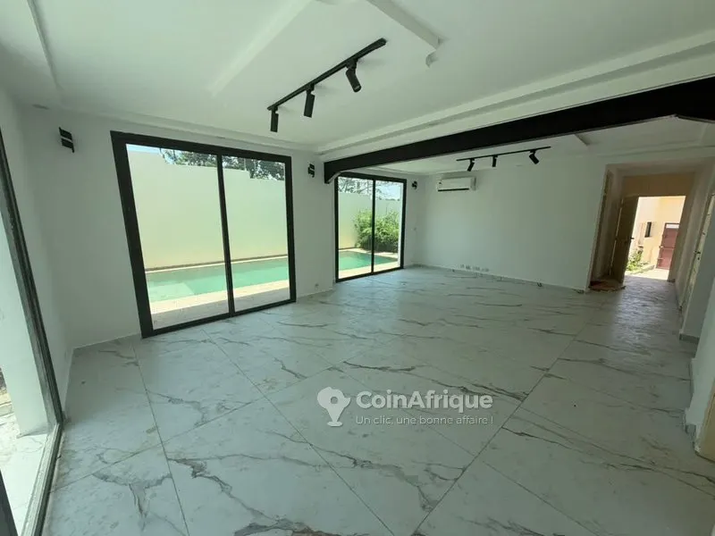 Villa 5 pièces avec piscine — Cocody Riviera M'badon