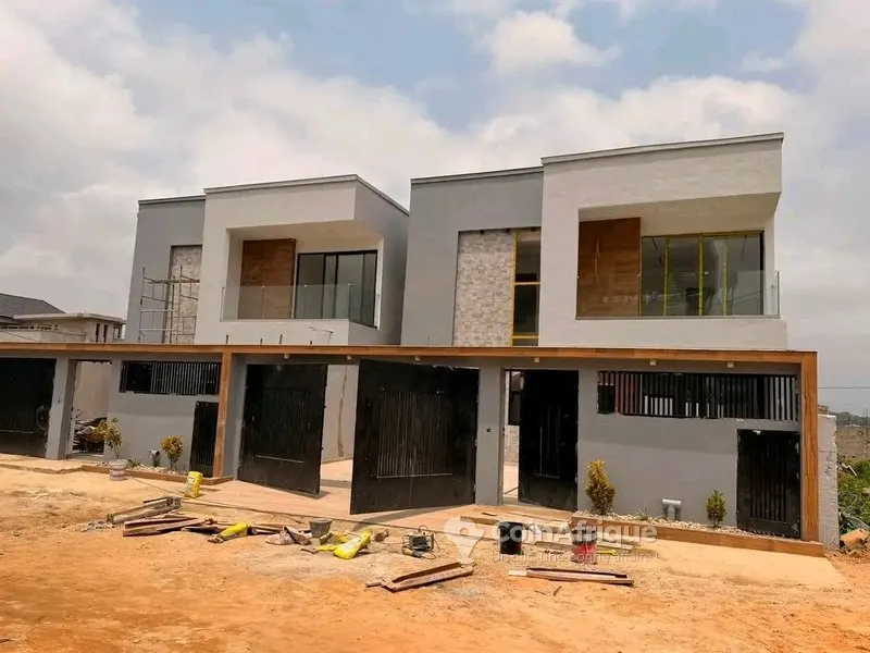 Villa duplex 7 pièces — Bingerville Akanjé