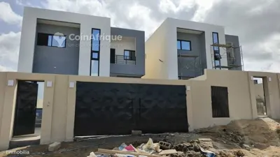 Villa duplex 225 m² architecture contemporaine — Bingerville