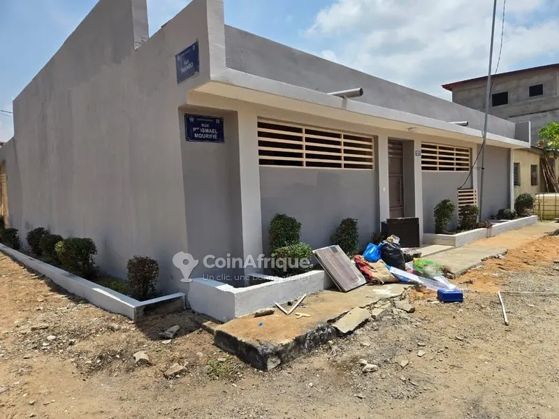 Villa basse 4 pièces — Bingerville Cité Laurier 20