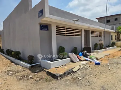 Villa basse 4 pièces — Bingerville Cité Laurier 20