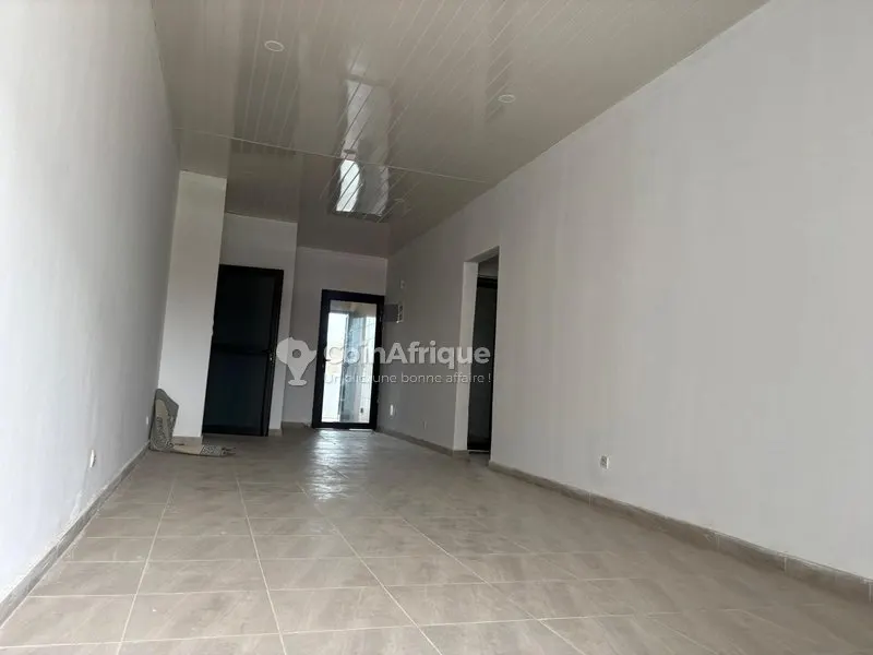 Appartement 3 pièces à usage de bureaux — Cocody Angré 8e tranche