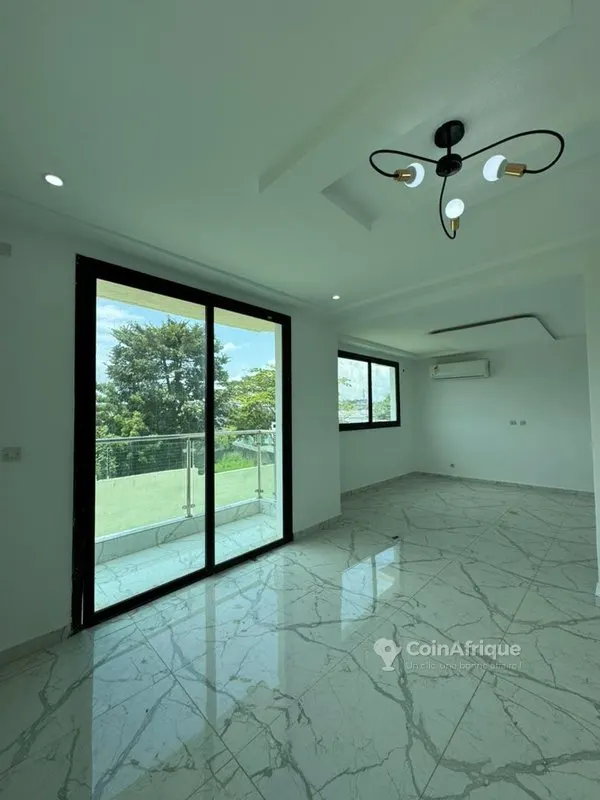 Villa duplex 5 pièces avec piscine — Cocody Riviera M'badon
