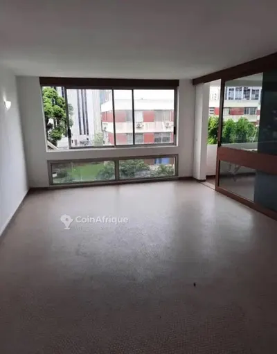Appartement 3 pièces avec vue — Plateau Cité Esculape