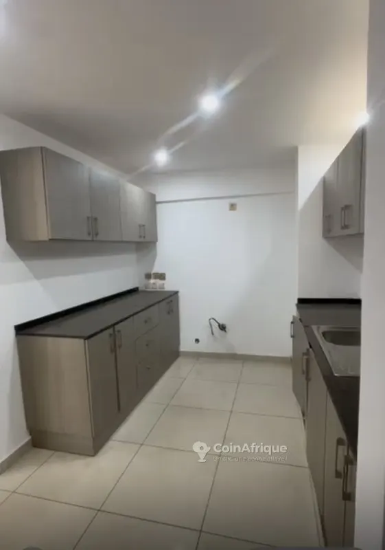 Appartement 4 pièces avec balcon — Feh Kessé