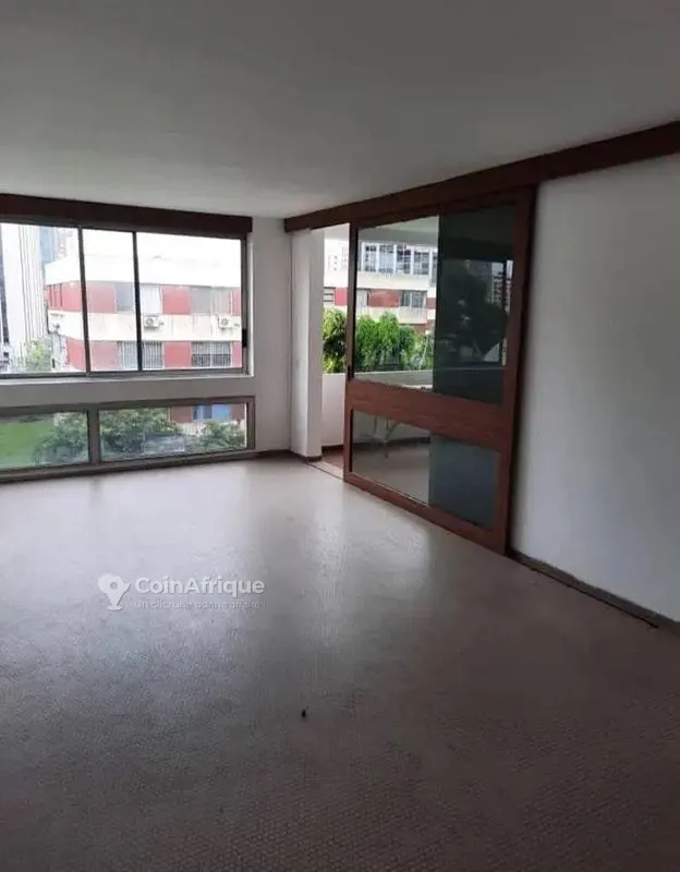 Appartement 3 pièces avec vue — Plateau Cité Esculape