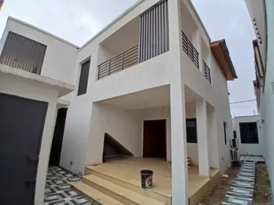 Maison 6 pièces 4 chambres — Cocody Angré Nouveau CHU