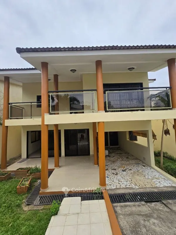 Villa duplex 7 pièces avec jardin — Cocody Angré 7e tranche