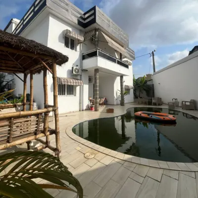 Villa 12 pièces avec piscine — Cocody Riviera Faya