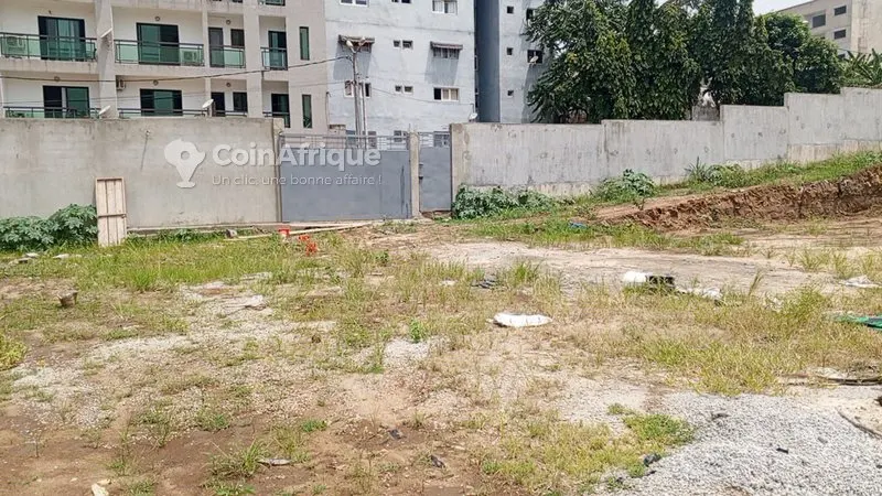 Terrain 704 m² vue lagunaire — Riviera 4 Mbadon