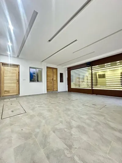 Villa triplex 9 pièces 6 chambres — Cocody Djorogobité