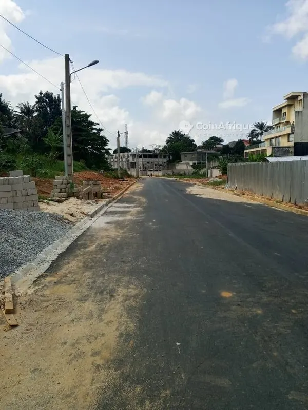 Terrain 1898 m² — Marcory Vallon
