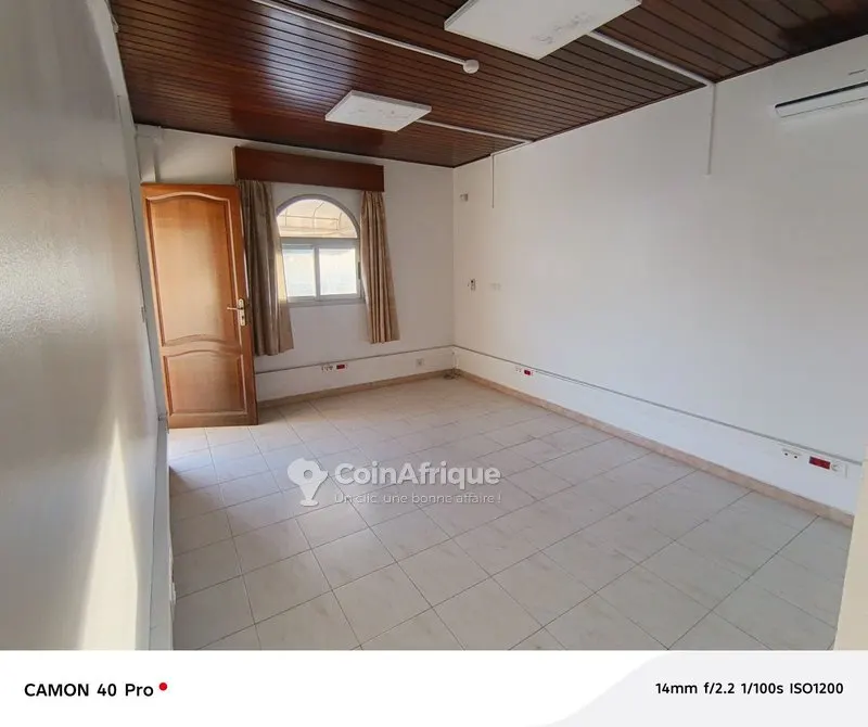 Villa duplex 14 pièces avec sécurité 24h/24 — Cocody Riviera 3