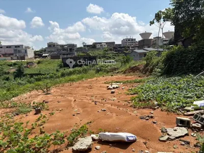 Terrain 300 m² prêt à bâtir — Cocody Riviera Faya