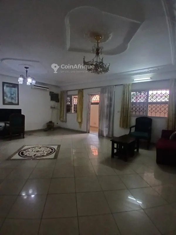 Villa duplex 7 pièces — Cocody Angré 8e tranche