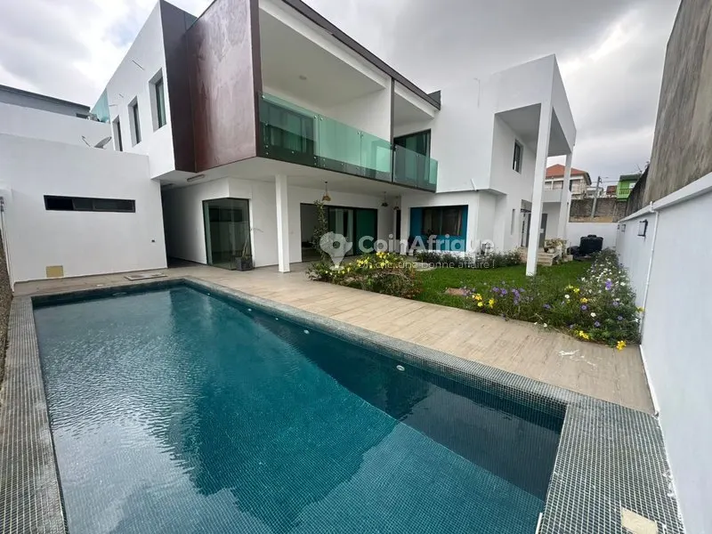 Villa 4 chambres avec piscine — Cocody Riviera 3