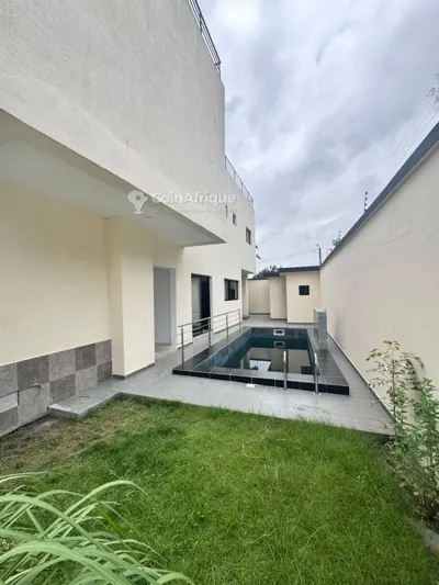 Villa duplex 6 pièces avec piscine — Riviera Abatta