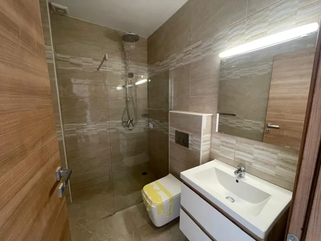 Appartement 4 pièces 3 chambres avec piscine — Cocody Bounomin