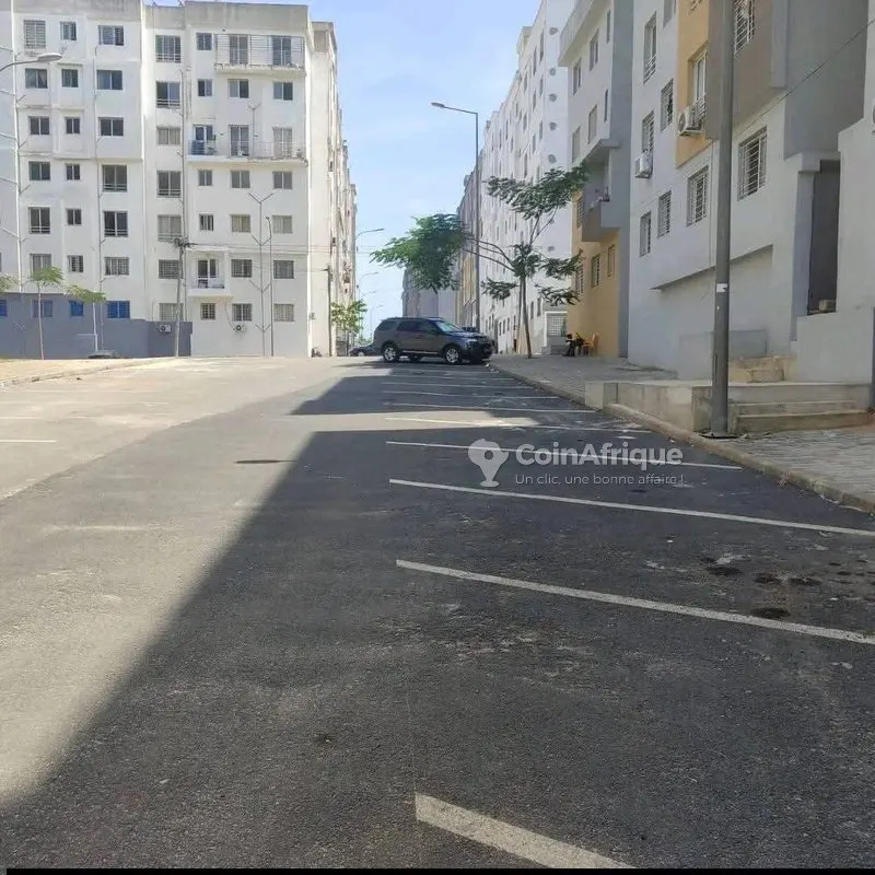 Appartement 4 pièces avec ascenseur — Yopougon Locodjoro