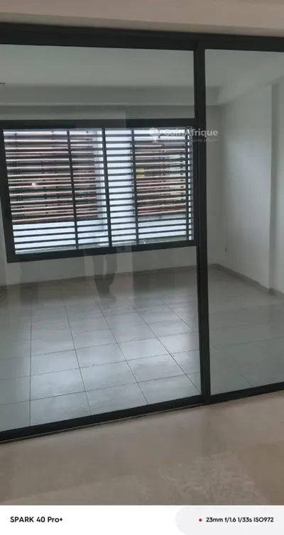 Villa duplex 8 pièces avec piscine — Attoban