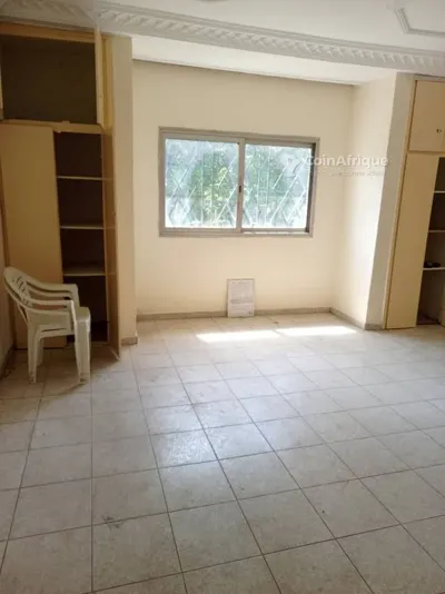 Villa basse 8 pièces avec dépendances autonomes — 2-Plateaux Perle Sanon