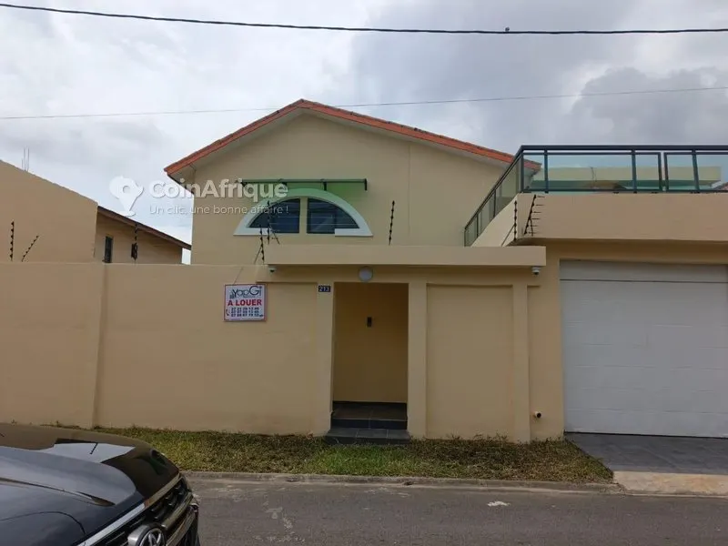 Villa duplex 6 pièces avec dépendance — Cocody Plateau Arcade